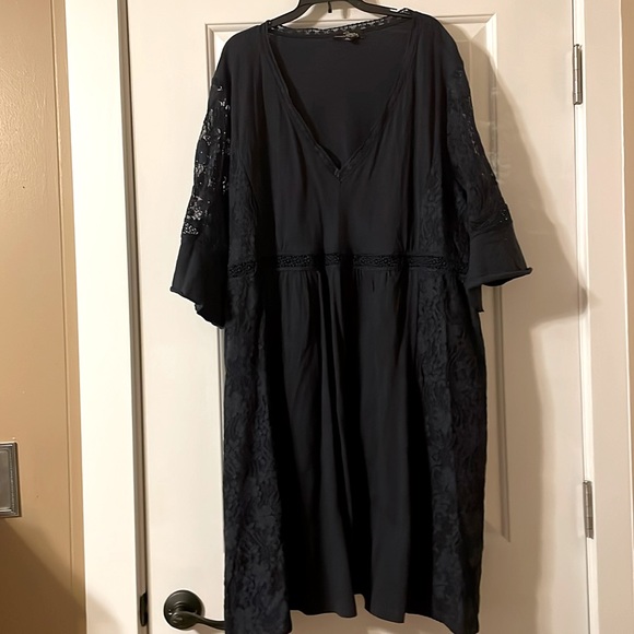 Suzanne Betro Cotton and Lace v-neck Dress - Picture 1 of 7